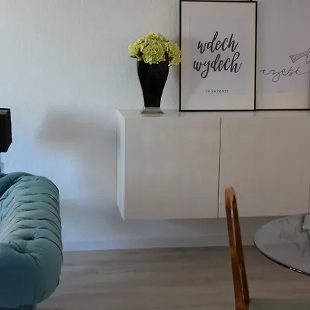 Plaza Apartment *